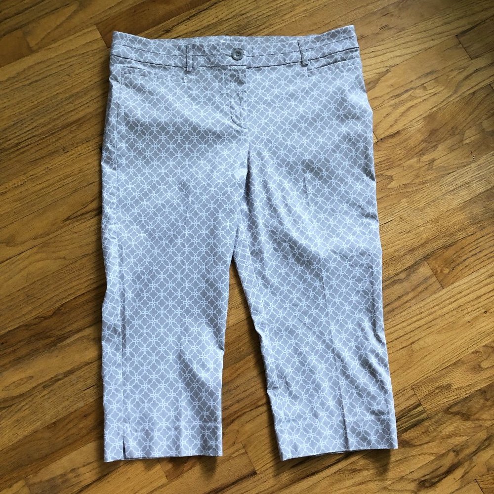Capris. NWOT Size 14 with a 19" inseam. Grey and White